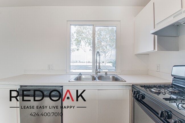 Building Photo - 2965 Waverly Dr