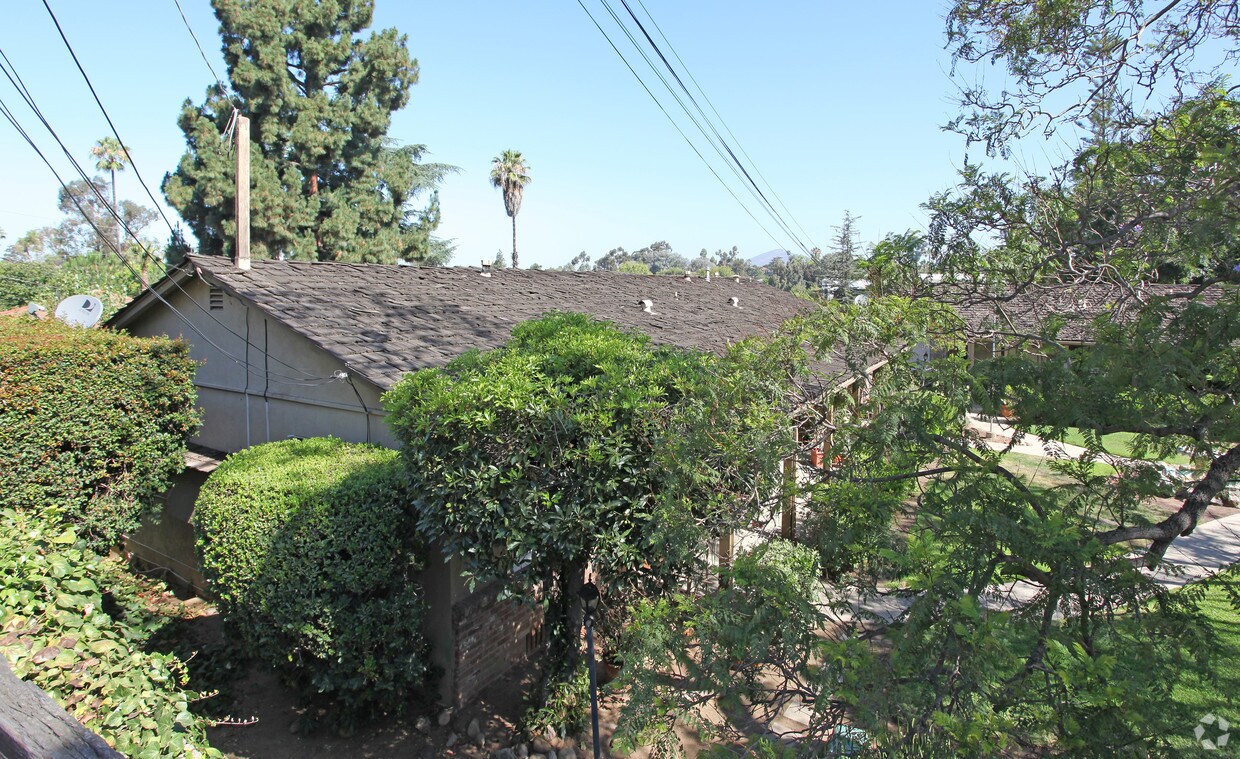 Foto del edificio - 8540-8552 Lemon Ave