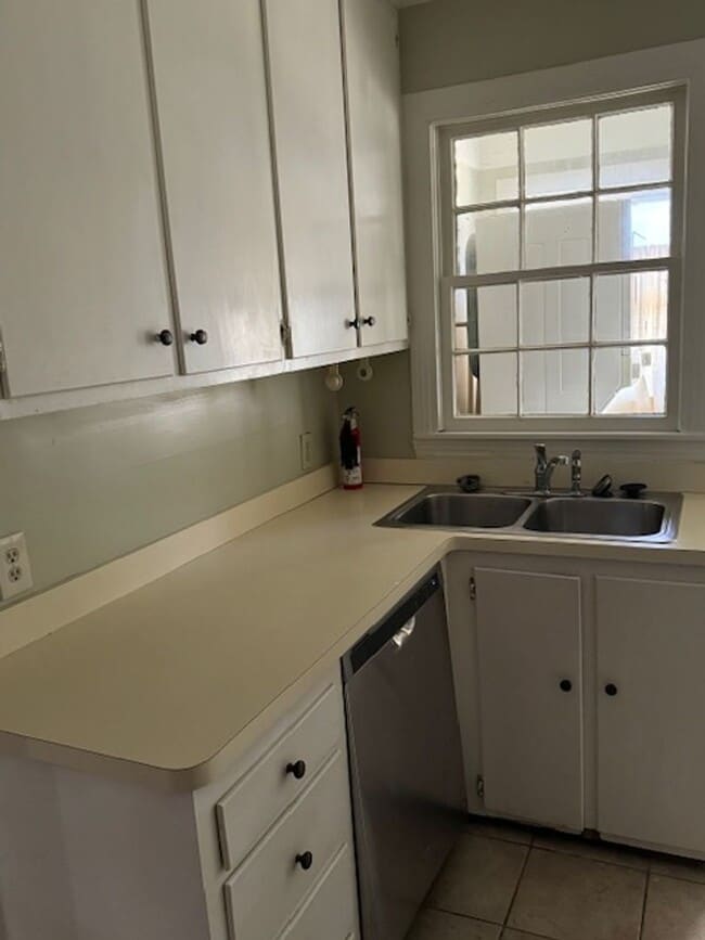 Photo - 1517-AB St Ann St Apartment