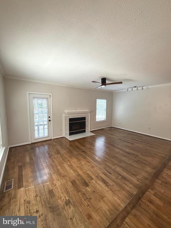 Foto del edificio - 110 Lakeview Ct