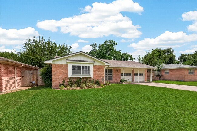 Foto del edificio - 6727 Grovewood Ln