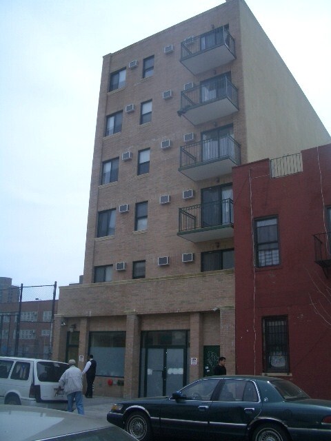 Foto principal - 202-204 E 110th St