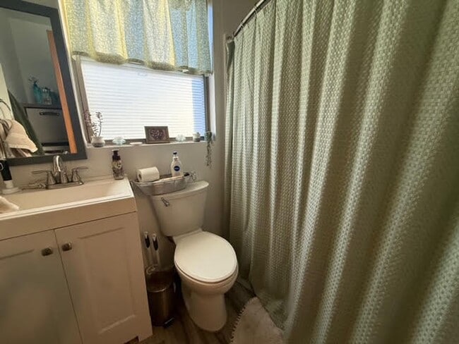 Building Photo - Sun-Filled Living with Hardwood Floors Near Downtown