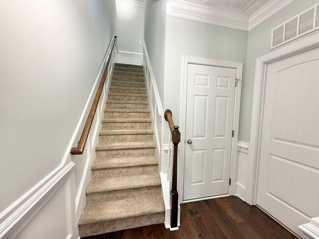 Foto del edificio - 455 Village Commons Ln