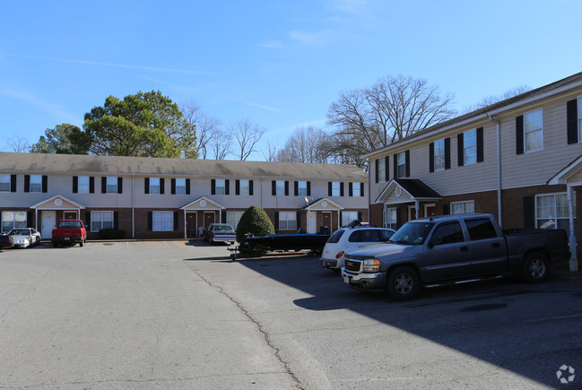 Building Photo - Pine Ridge Apartments