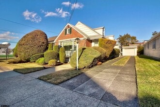 Building Photo - 33 N Gladstone Ave