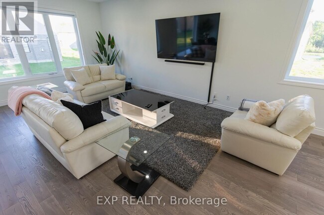 Building Photo - 1749 Finley Cres