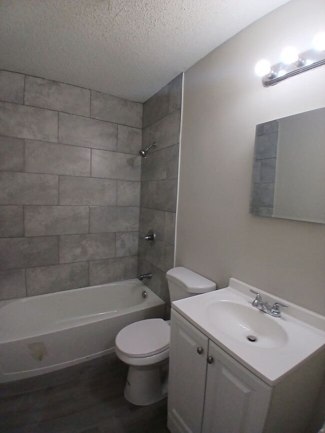 Building Photo - Renovated 2 Bdrm 1 Bath | Duplex | Open to Section 8 | $99 Move In Special
