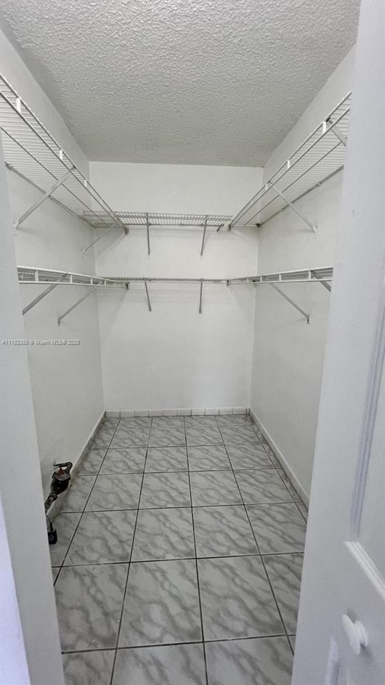 Foto del edificio - 8095 NW 8th St