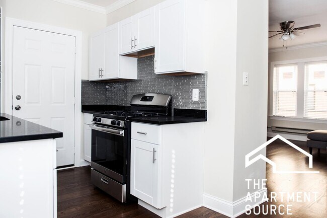 Foto del edificio - 3817 N Greenview Ave