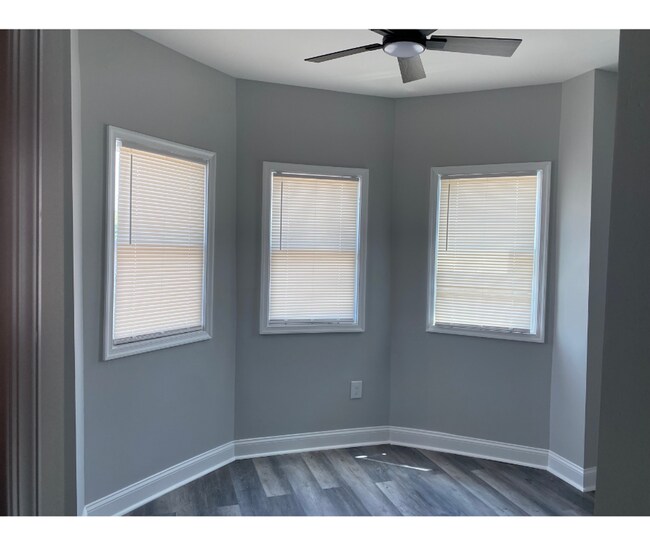 Foto del edificio - 5112 Belair Rd