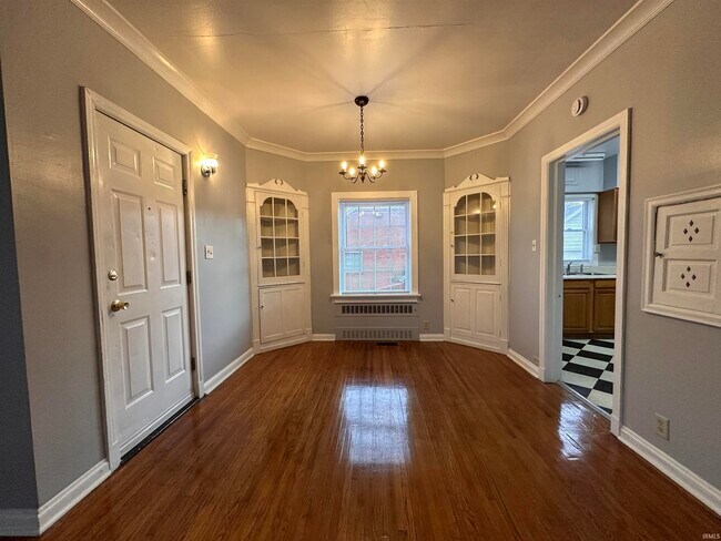 Building Photo - 909 Lincoln Ave