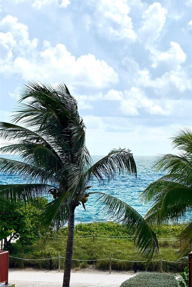 Foto del edificio - 9225 Collins Ave