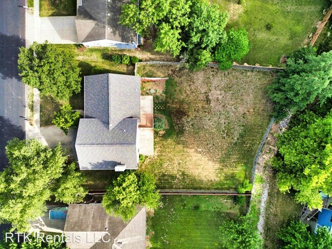 Foto del edificio - 3 br, 2.5 bath House - 2606 Lloyd Dr.