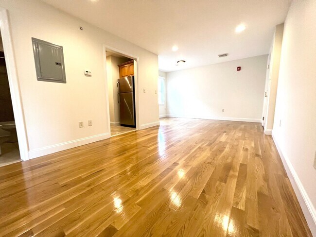 Foto del edificio - 9 W 8th St