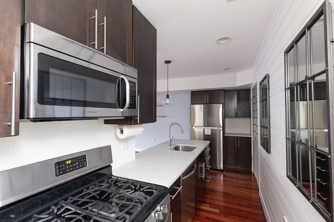 Foto del edificio - Chevy Chase Area One Bed, One Bath Condo R...