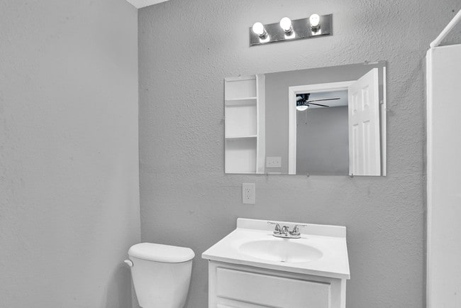 Building Photo - 119 Highland Cove