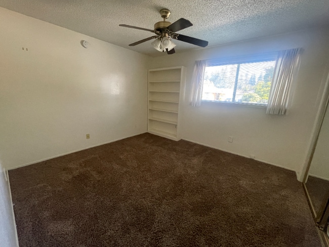 Building Photo - 6630 Greenhaven Dr