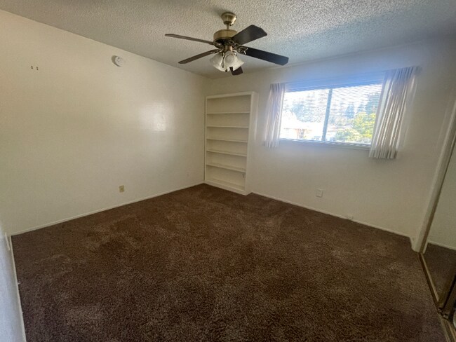 Foto del edificio - 6630 Greenhaven Dr