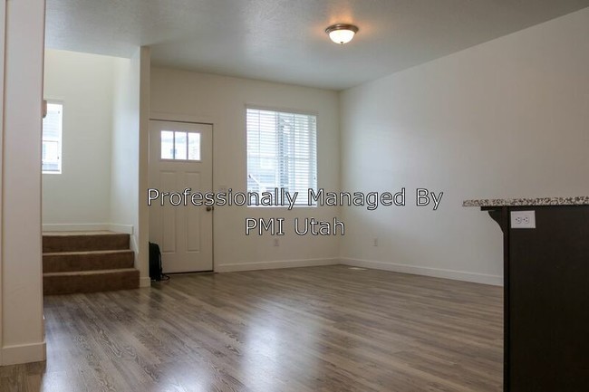 Building Photo - 1087 Emerald Pools Ln