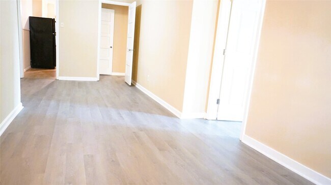 Foto del edificio - 2431 Shakespeare St