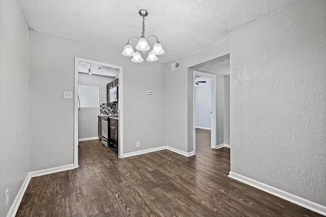 Building Photo - 5414 Reiger Ave