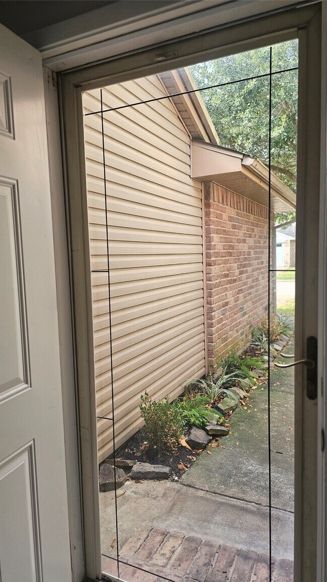 Building Photo - 2610 Strait Ln