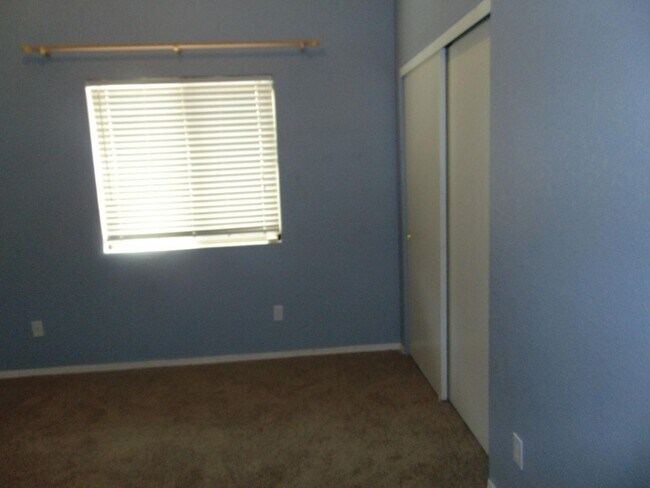 Foto del edificio - COMING SOON!! Eastside 3 Bed/2 Bath by Lak...