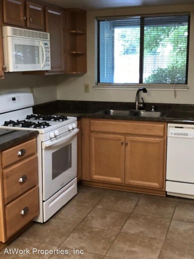 Foto del edificio - 3 br, 2 bath House - 1679 Strauss Ln.