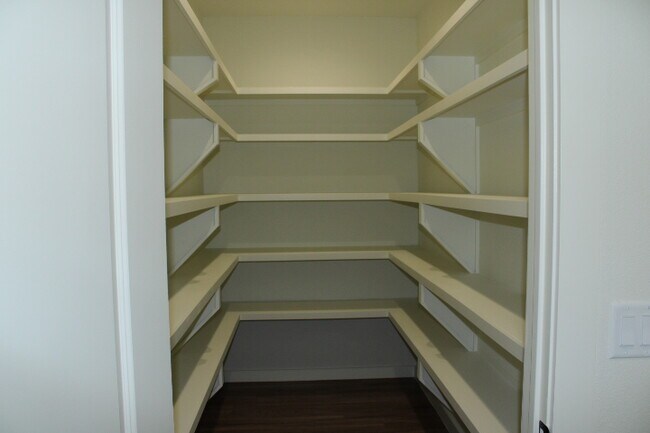 Building Photo - 108 Middleton Ln