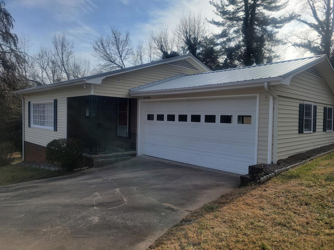 Primary Photo - Move In Ready with a Lake View