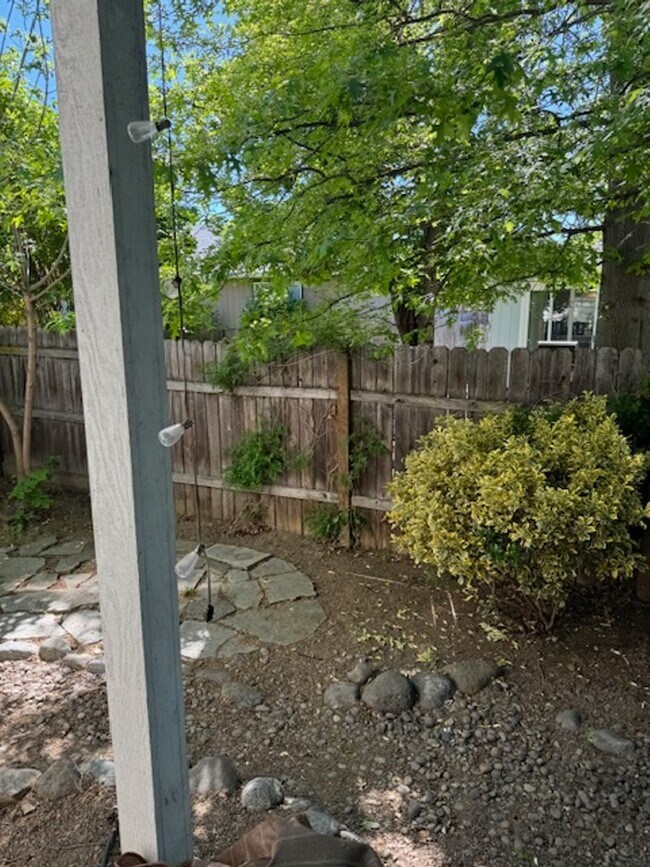 Building Photo - Two Story Townhome
