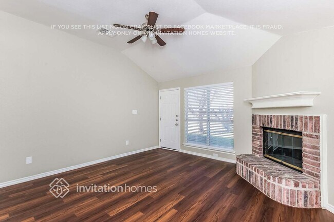 Foto del edificio - 8175 Spruce Valley Dr