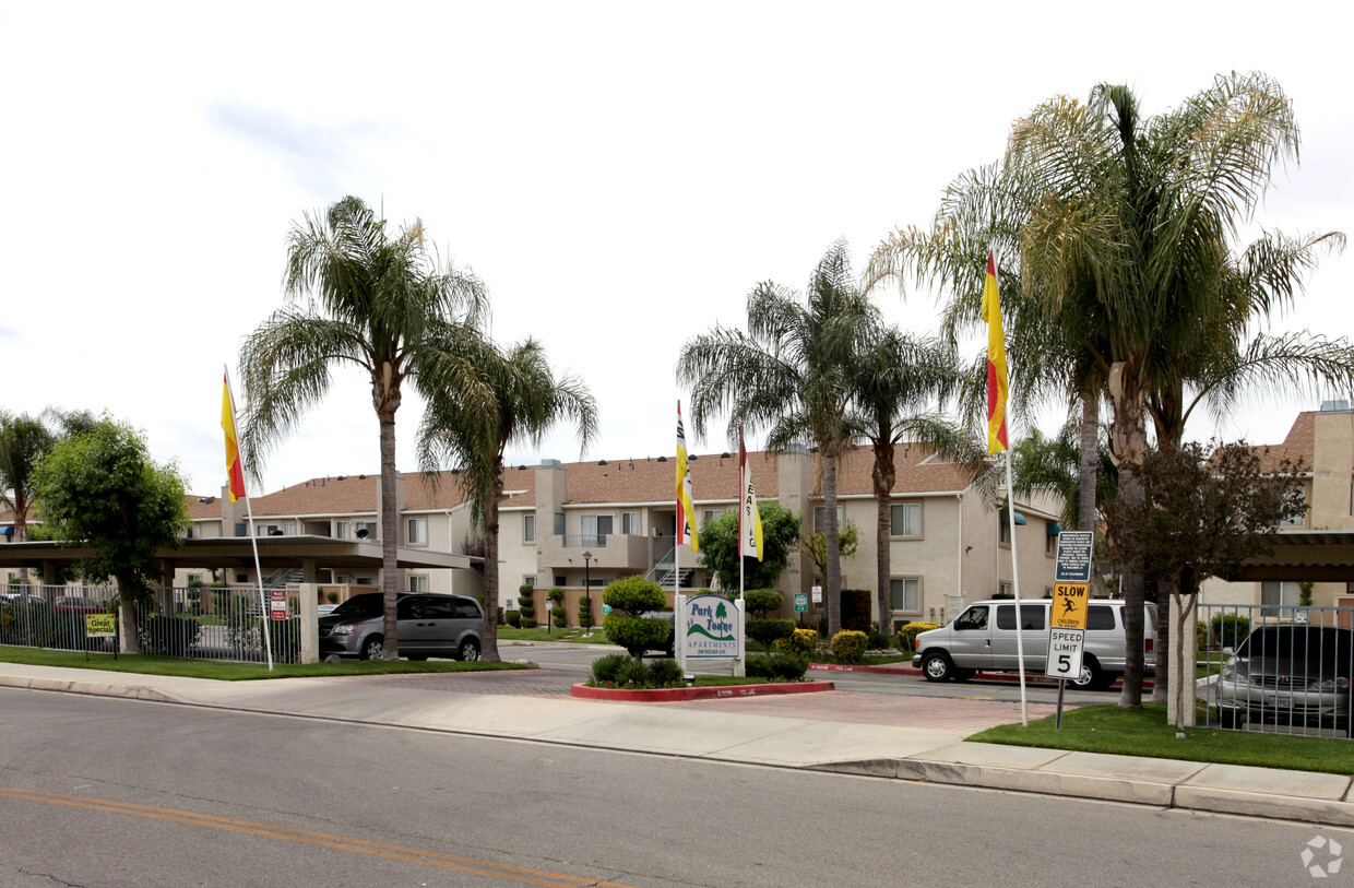 Primary Photo - Park Towne Apartments