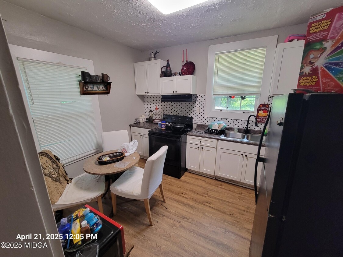 Foto del edificio - 1336 Winton Ave