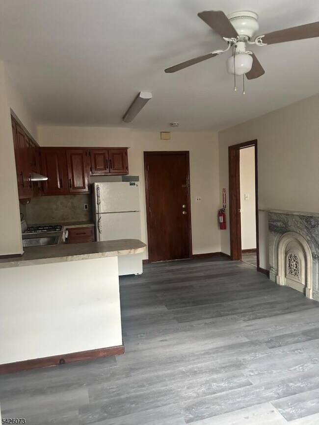 Foto del edificio - 1075 E Jersey St