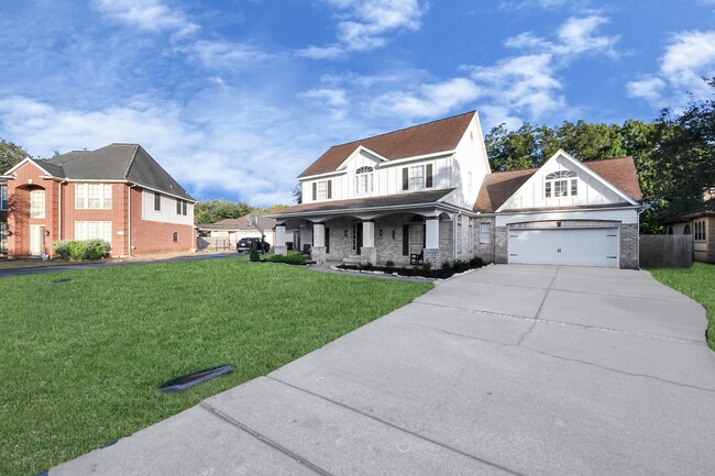 Building Photo - 33318 Winsford St