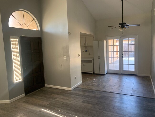 Foto del edificio - Clean 3 Bedroom / 2 Bathroom House in Sout...