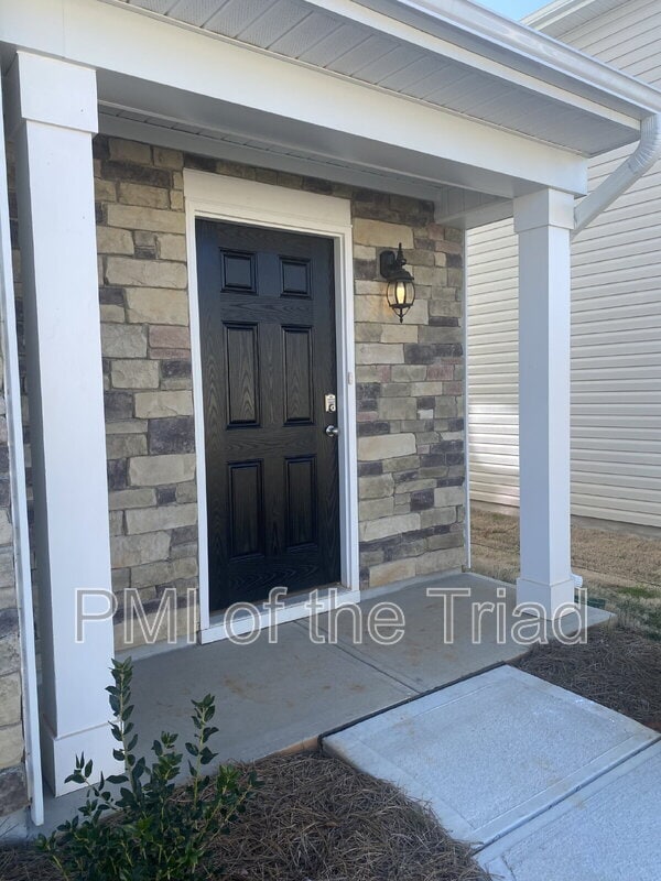 Building Photo - 3020 Egert Dr