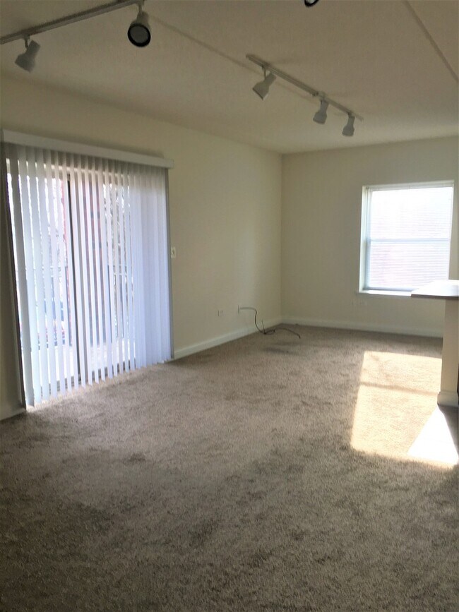 Foto del edificio - 3400 N Old Arlington Heights Rd