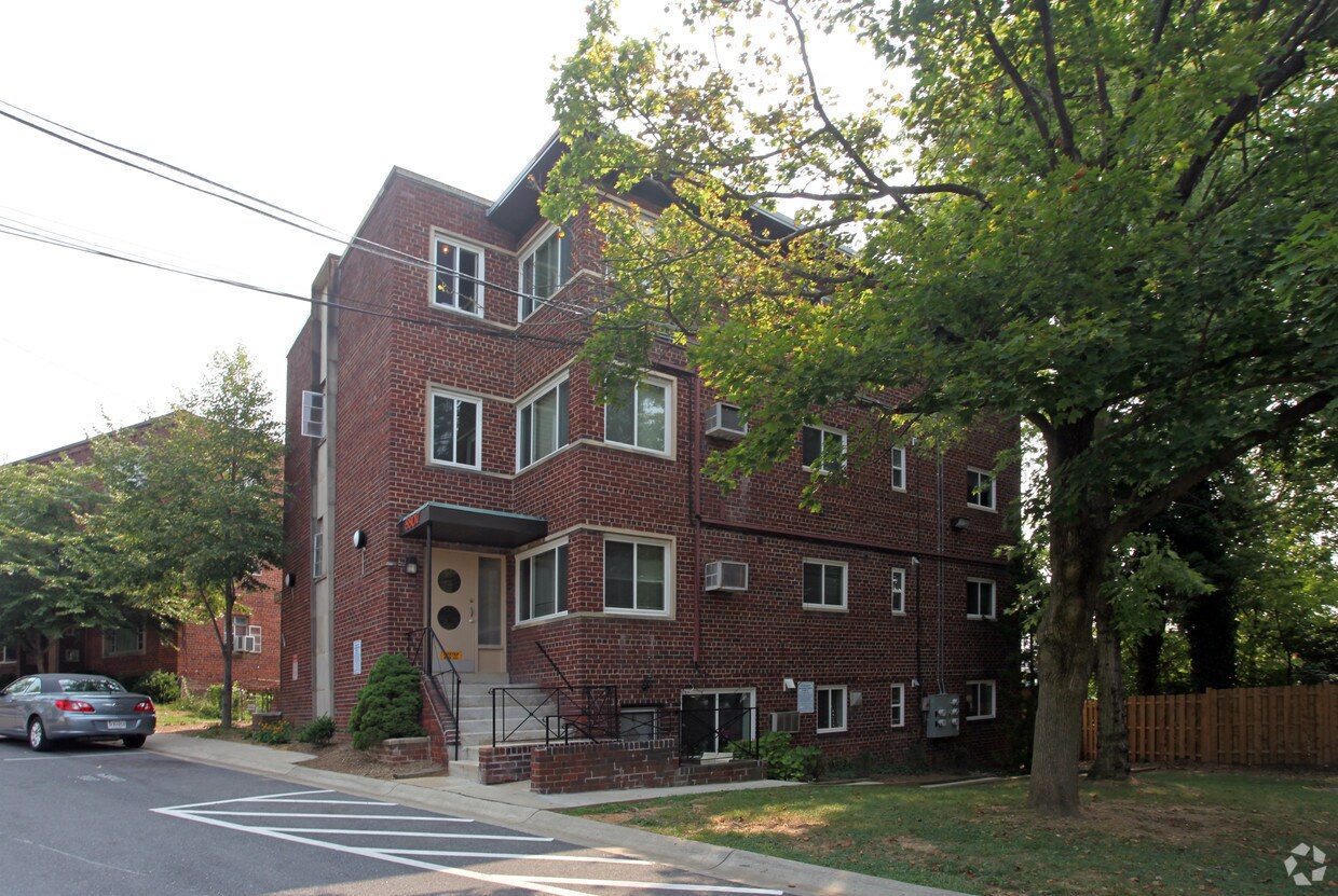 Primary Photo - 8809 Glenville Rd