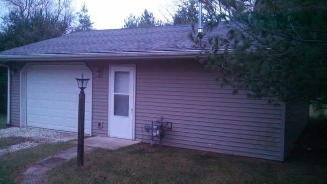 Building Photo - N1453 Spencer Lake Ct
