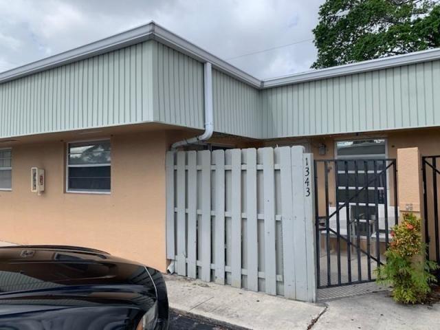 Foto del edificio - 1343 Gateway Dr