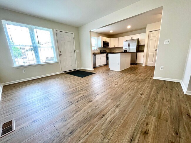 Foto del edificio - Beautiful, Spacious 3 bed/2 bath House near West Village!