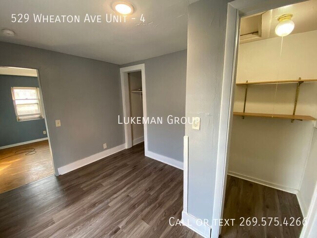 Foto del edificio - 529 Wheaton Ave