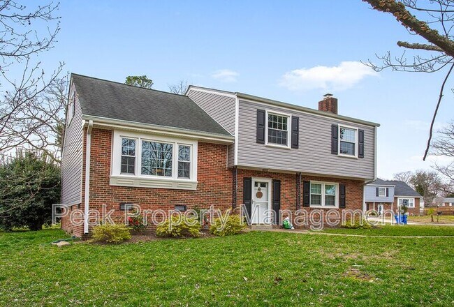 Building Photo - 4001 Halrose Ct