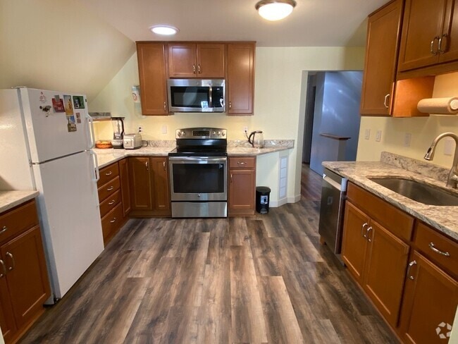 Building Photo - 2818 Sommers Ave