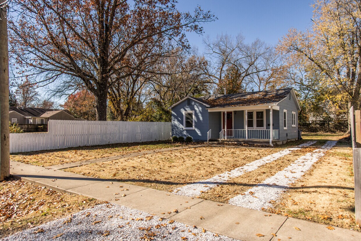 707 NW A St, Bentonville, AR 72712 House Rental in Bentonville