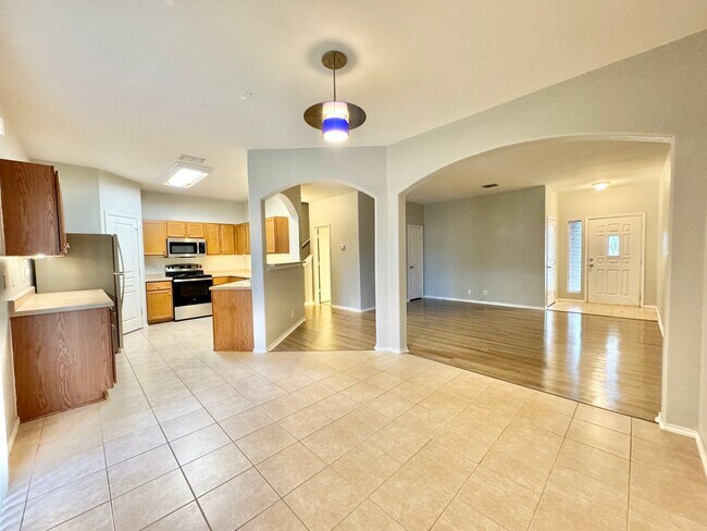 Foto del edificio - Beautiful Townhome!