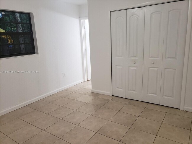 Foto del edificio - 2998 NW 30th St